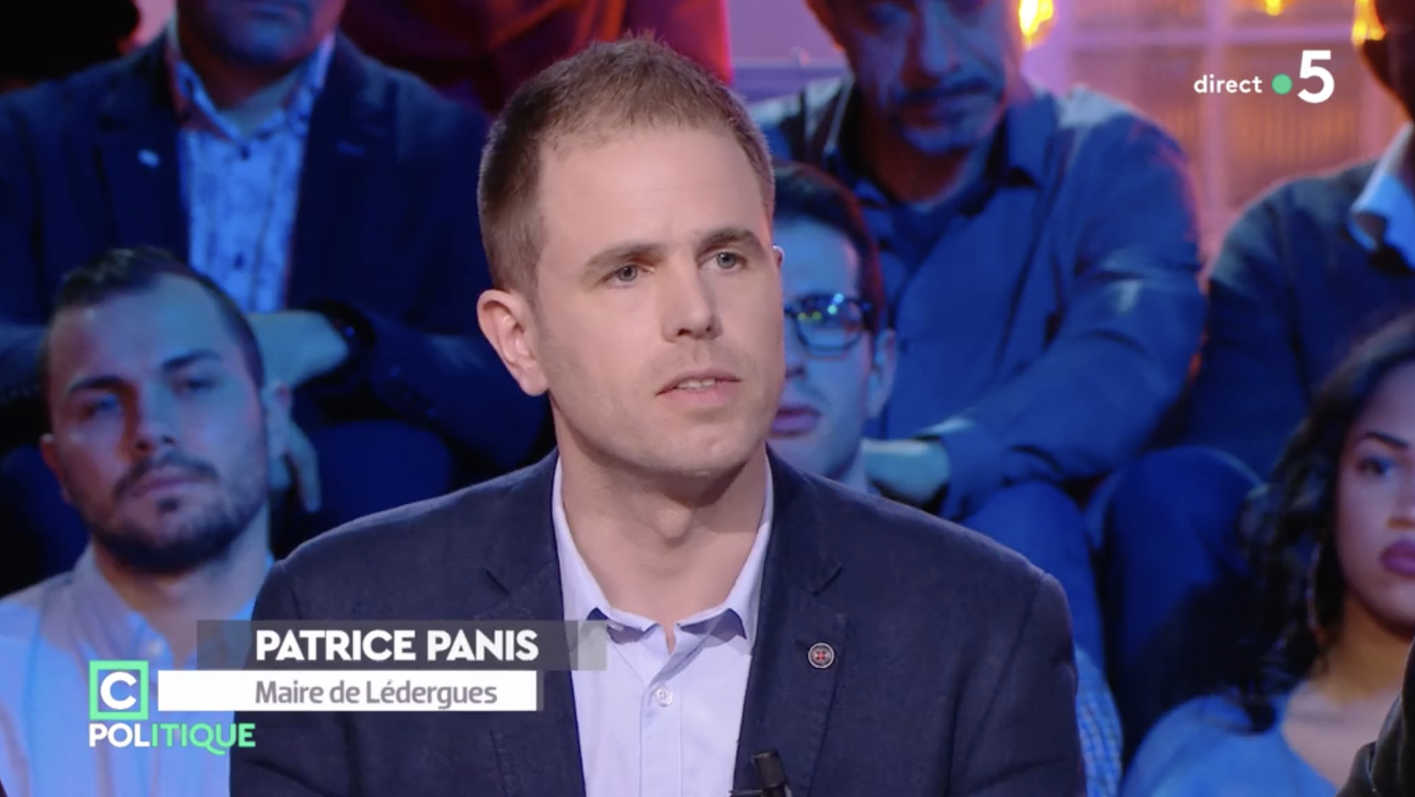 "Un agriculteur, c'est 7 à 8 emplois directs ou indirects. En Aveyron, dans les 8 communes qui sont menacées, c'est l'équivalent d'une usine de 2800 personnes qui ferme."