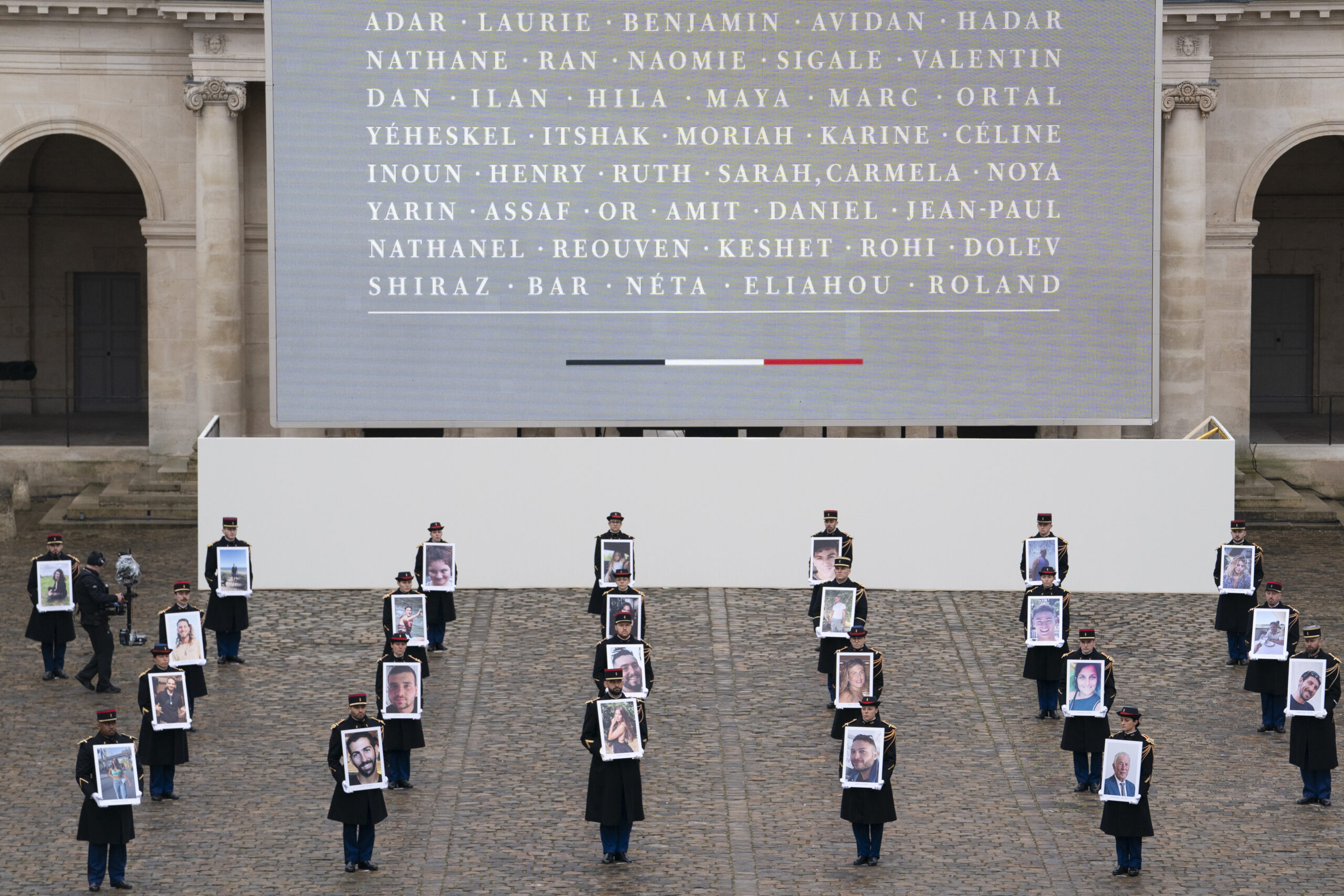Hommage aux 42 victimes françaises tuées lors des attaques terroristes par le Hamas