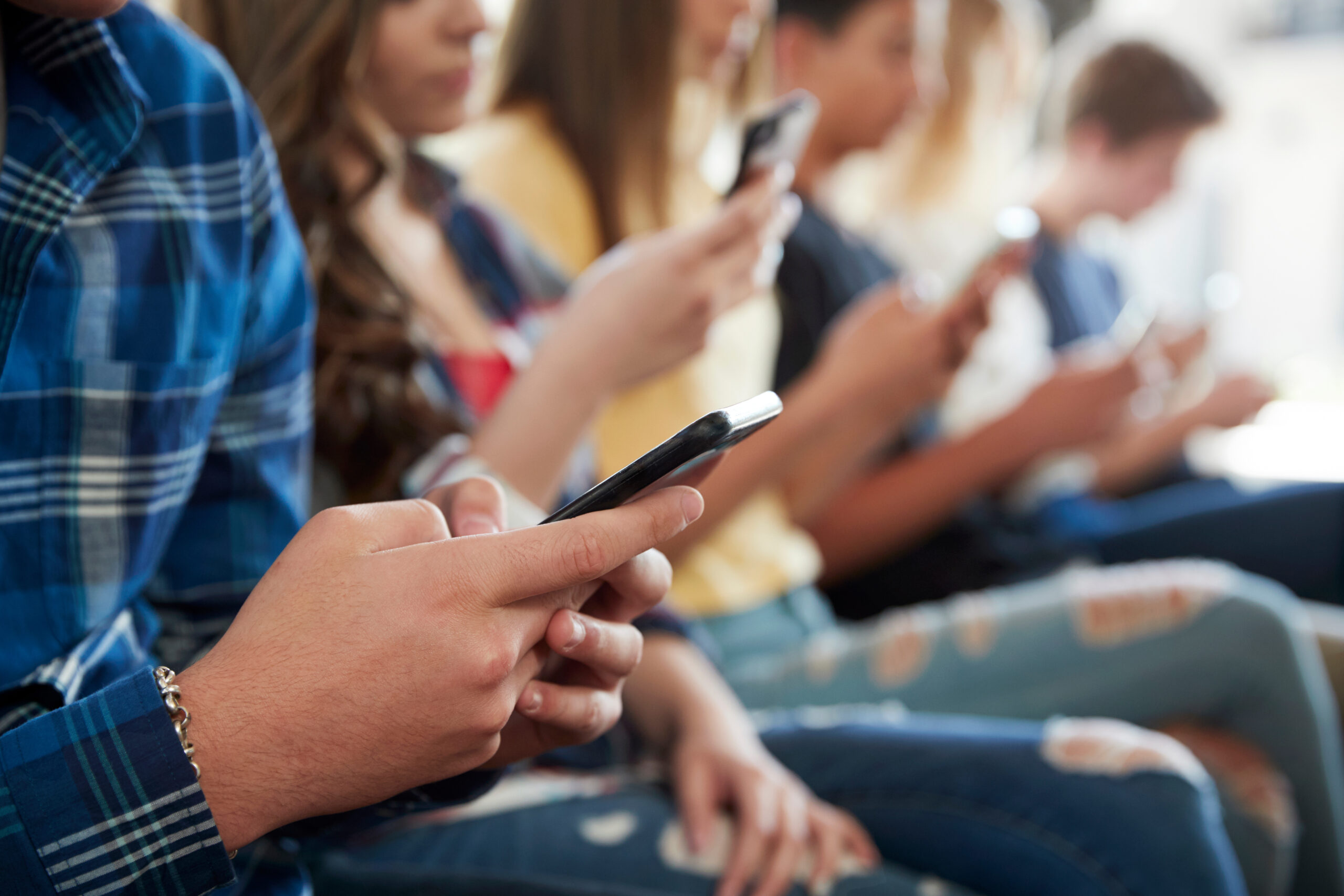 Réseaux sociaux : une menace bien réelle pour les moins de 15 ans