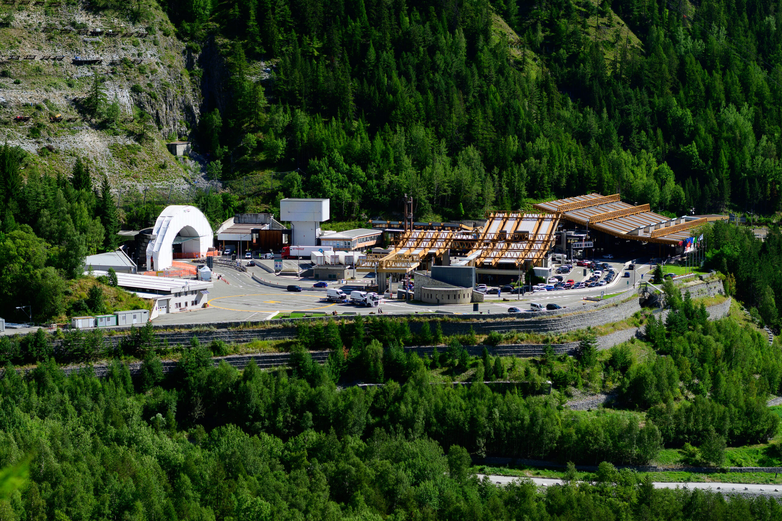 Doublement du tunnel du Mont-Blanc : pourquoi refuser le retour du tout-routier dans nos vallées alpines ?