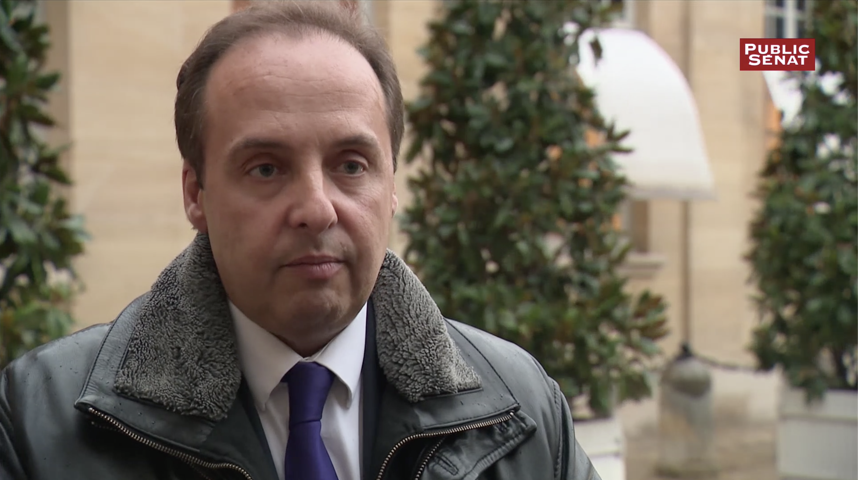 Les motions de censure sont de la politique politicienne. L'urgence, c'est d'écouter les français !