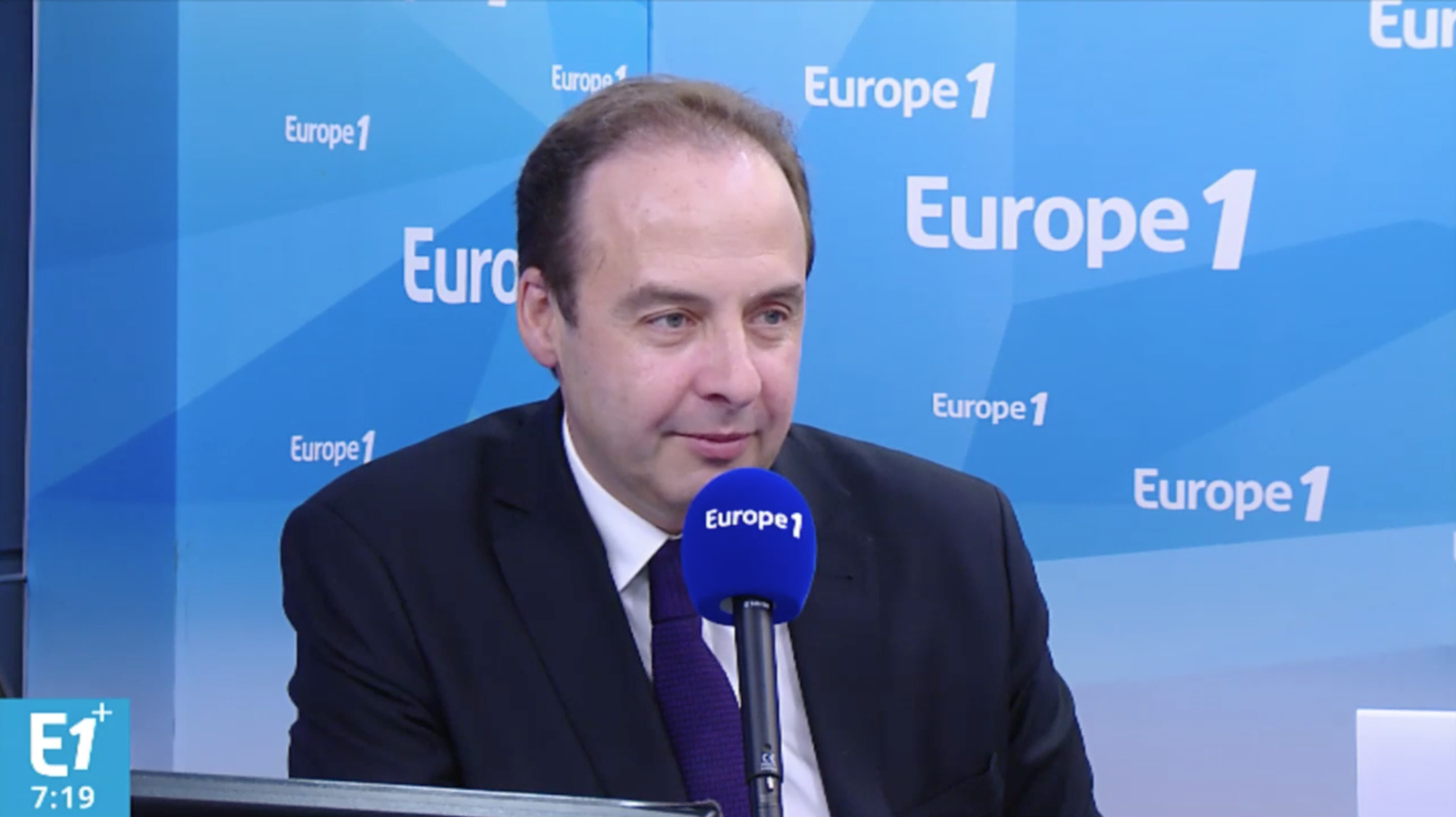 "Je souhaite que tout le centre et la droite progressiste puissent se réunir pour lancer un nouveau mouvement."