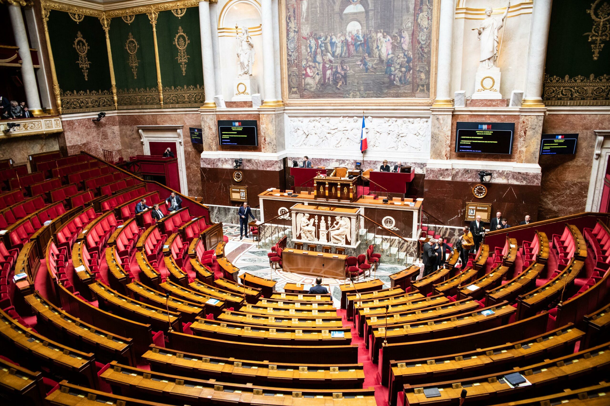 Motion de censure socialiste : un jeu dangereux