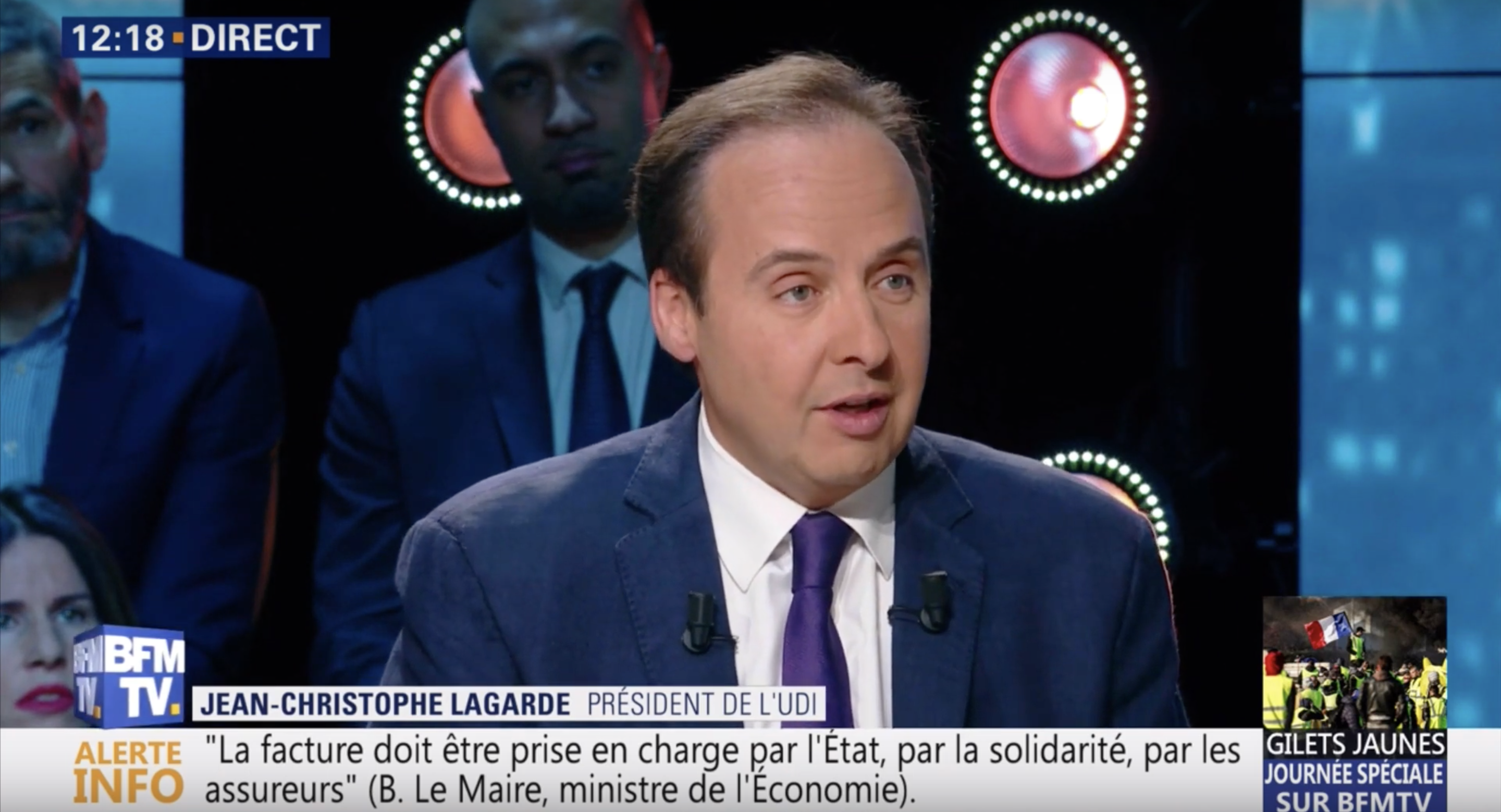 Emmanuel Macron a deux choses à faire : annoncer des mesures de justice fiscale et sociale, et amorcer un changement dans les institutions.