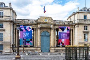 Assemblée nationale, Palais Bourbon avec les affiches des jeux olympiques, Paris 2024